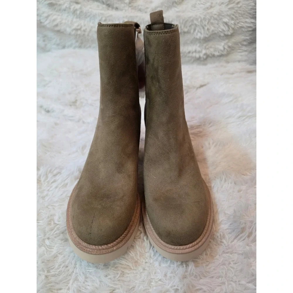 NWT MIA Novie Platform Chelsea Boots - Olive Taupe Suede - Women's Size 7.5